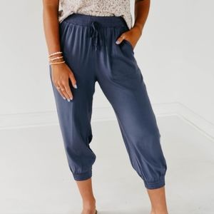 Hem & Thread Keilani Elastic Waist Crop Pants